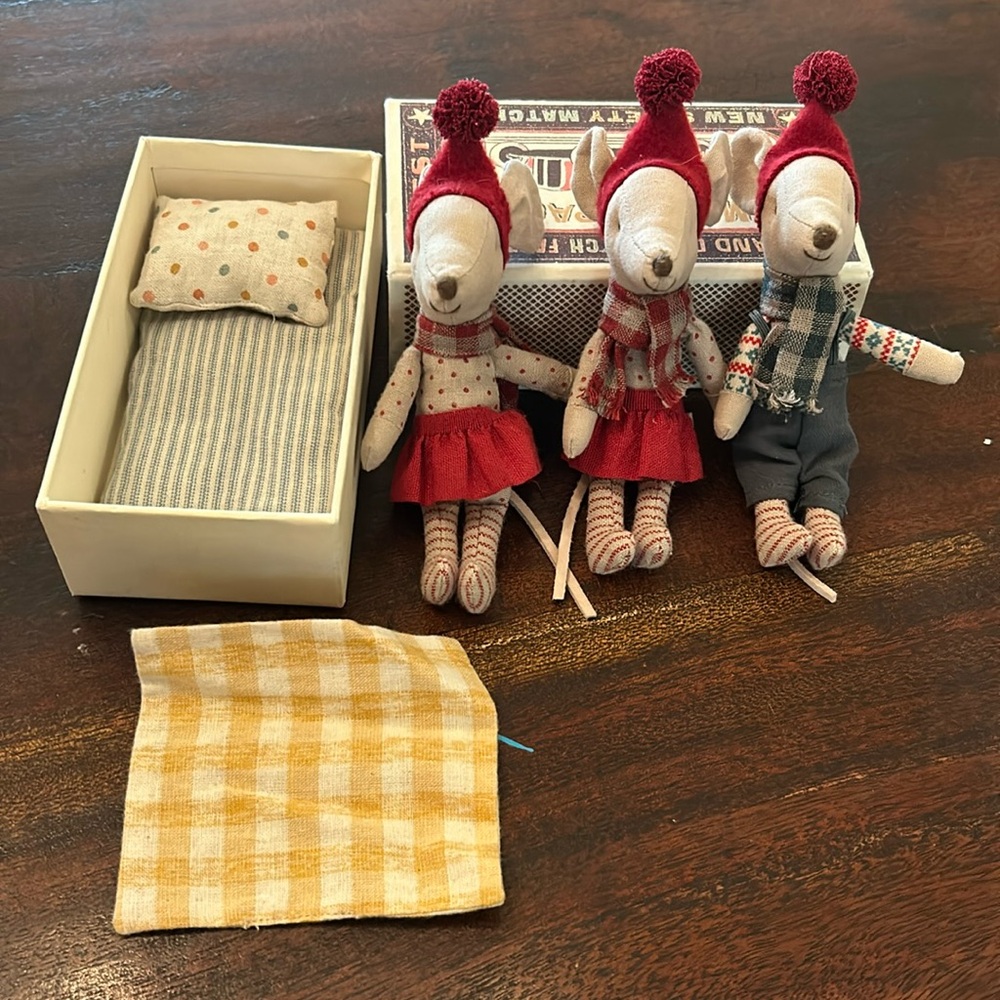 Maileg skater mice